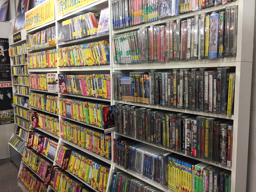 映画DVD/Blu-rayコーナー(店内奥)